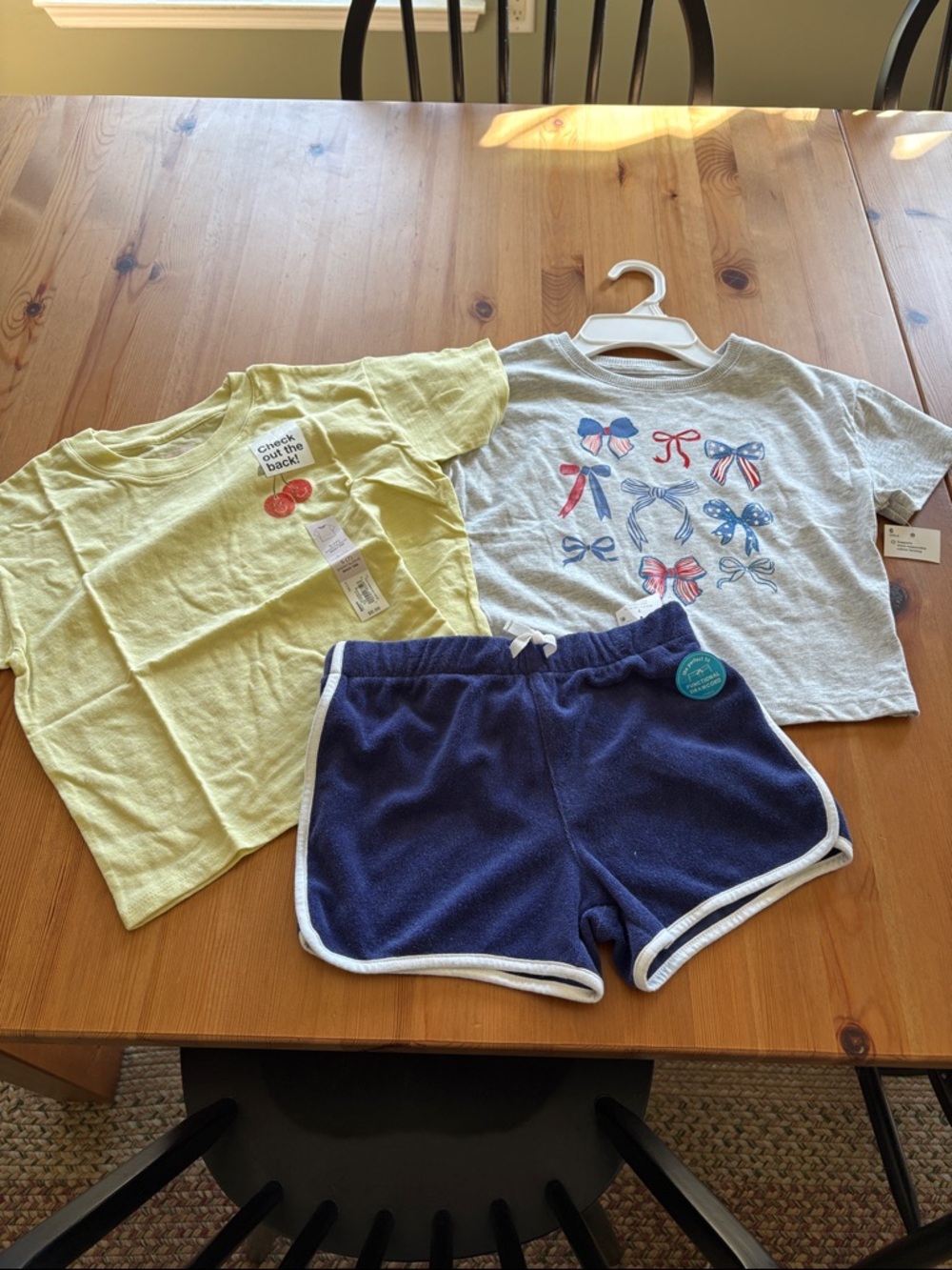 6/7 3 piece summer 1 tee 7 one tee 6 shorts 7 Girls